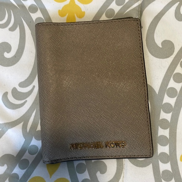 MK passport wallet - Picture 1 of 2